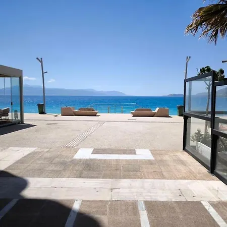 Apartment 50 Meters From The Beach Loutraki  Exterior photo