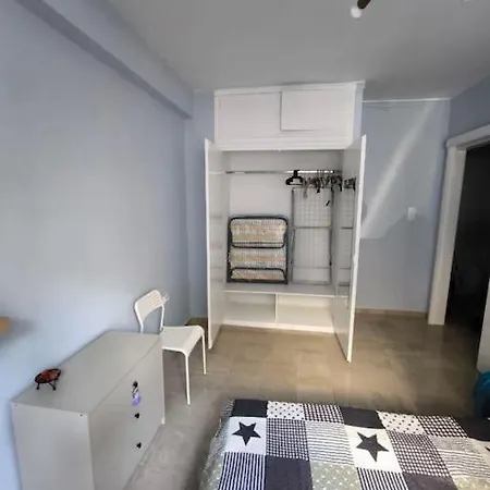Apartment 50 Meters From The Beach Loutraki  Exterior photo