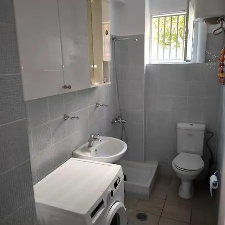 Apartment 50 Meters From The Beach Loutraki  Exterior photo