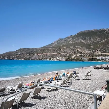Apartment 50 Meters From The Beach Loutraki  Exterior photo